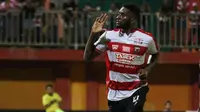 Pemain Madura United, Mamadou Samassa. (Bola.com/Aditya Wany)