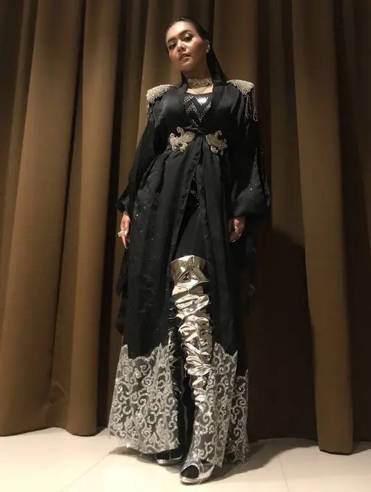 Sebelumnya, ia mengunggah komentar netizen yang mendoakan putri Denada. Komentar keras dari warganet tersebut membuatnya geram hingga akan menempuh proses hukum. (Instagram/denadaindonesia)