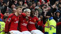 Tiga bintang masa depan MU: (kiri ke kanan) Rasmus Hojlund, Alejandro Garnacho, Kobbie Mainoo. (PAUL ELLIS / AFP)