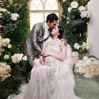 Pasangan yang menikah sejak 6 September 2014 itu tampak selalu kompak. Meski perbedaan usia cukup jauh, pasangan ini mencoba untuk saling mengerti akan kelebihan dan kekurangannya. (Instagram/donitabhubiy)