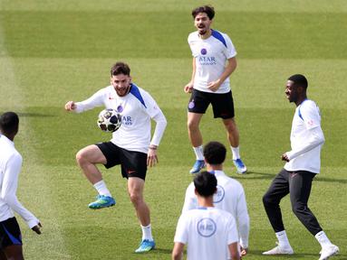 Dua klub raksasa Eropa akan saling bentrok pada leg pertama semifinal Liga Champions 2025/2026. (AFP/Franck Fife)