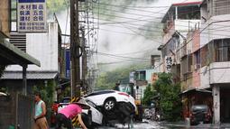 Topan Super Ragasa menerjang wilayah Hualien di Taiwan bagian timur, dengan membawa hujan deras dan angin kencang pada Rabu 24 September 2025. (Johnson LIU/AFP)