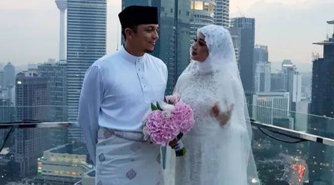 Seperti diketahui belum lama ini, artis cantik, Laudya Cynthia Bella resmi dipersunting pria asal Malaysia Engku Emran. Pernikahan digelar di Kuala Lumpur Malaysia pada Jumat (9/9/2017). (dok instagram)