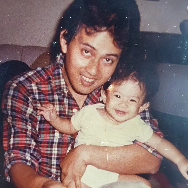 6 Potret Masa Kecil Dian Sastrowardoyo, Senyum Manisnya Bikin Gemas