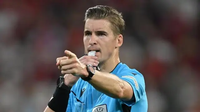 Francois Letexier ketika bertugas di Euro 2024. (c) UEFA