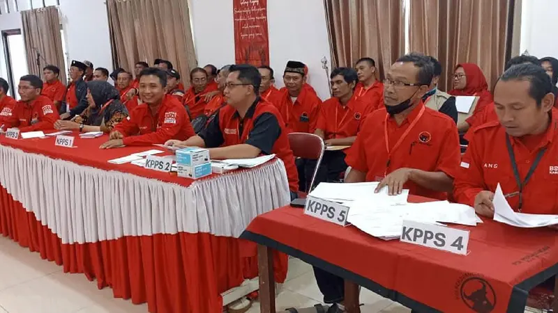 Para saksi dri PDI Perjuangan mendapat pembekalan untuk mengawl suara Ganjar- Mahfud dalam Pemilu 2024 (Istimewa)