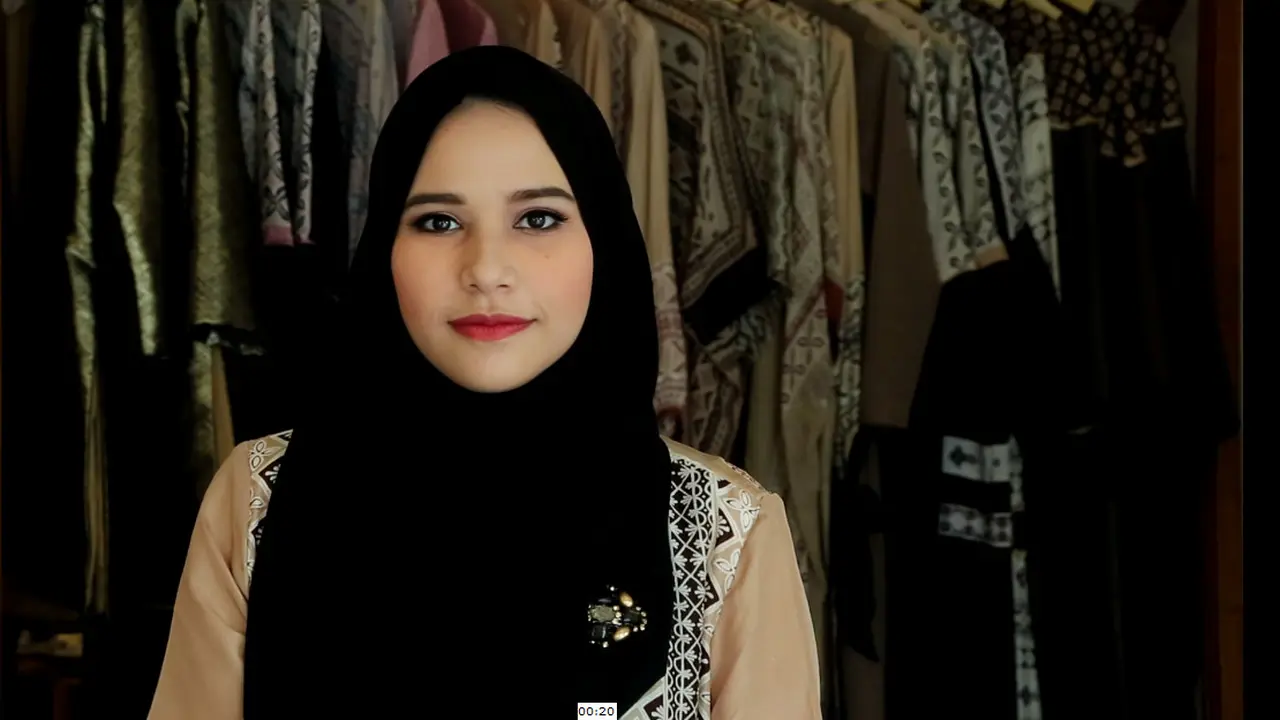Khanaan Shamlan, desainer mode, pemilik brand modest wear Khanaan.