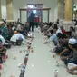 Peserta megibungan mulai dari orang tua, remaja hingga anak-anak. (Liputan6.com/Dewi Divianta)