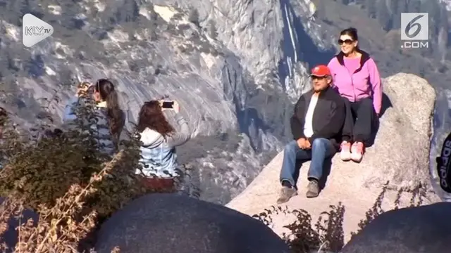 Sepasang suami dan istri asal India  yang bernama Vishnu Viswanath (29) dan Meenakshi Moorthy (30) yang jatuh di Taman Nasional Yosemite di Amerika Serikat. Diduga terjatuh saat ingin mengambil foto selfie dari ketinggian sekitar 245 meter.