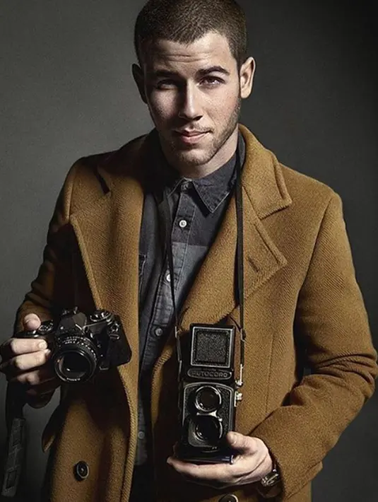 Aktor film Jumanji ini terlihat sangat nyaman berada di samping Sarah yang mengenakan pakaian renang di Honolulu, Hawaii. (Instagram/Kyliejenner)