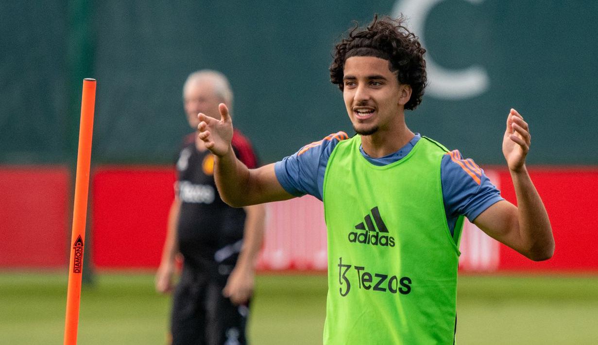 Erik Ten Hag juga memboyong salah satu pemain muda Manchester United, Zidane Iqbal yang mencuri perhatian Erik Ten Hag pada tur pramusim. (Twitter/@ManUtd)