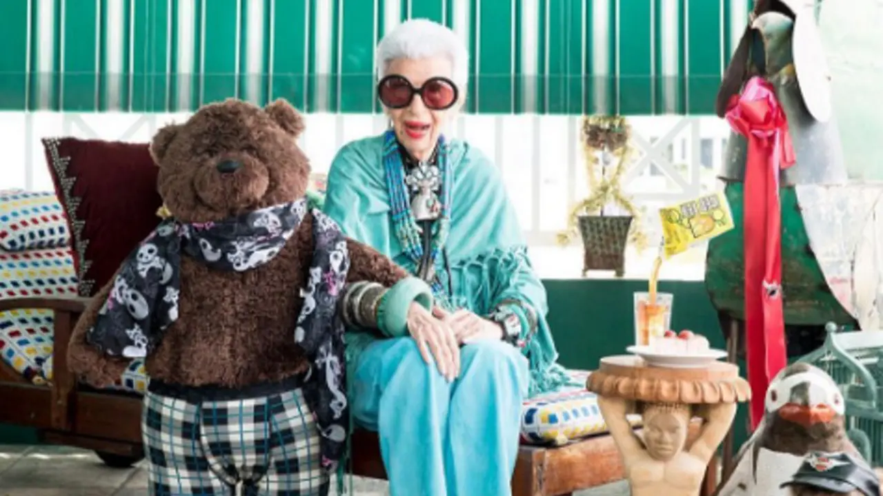 10 Potret Style Kece yang Bisa Kamu Terapkan dari Nenek 95 Tahun