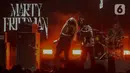 Gitaris asal Amerika, Marty Friedman saat tampil pada pagelaran Hammersonic Festival di Pantai Carnival, Ancol, Jakarta, Sabtu (4/5/2024). (Liputan6.com/Herman Zakharia)