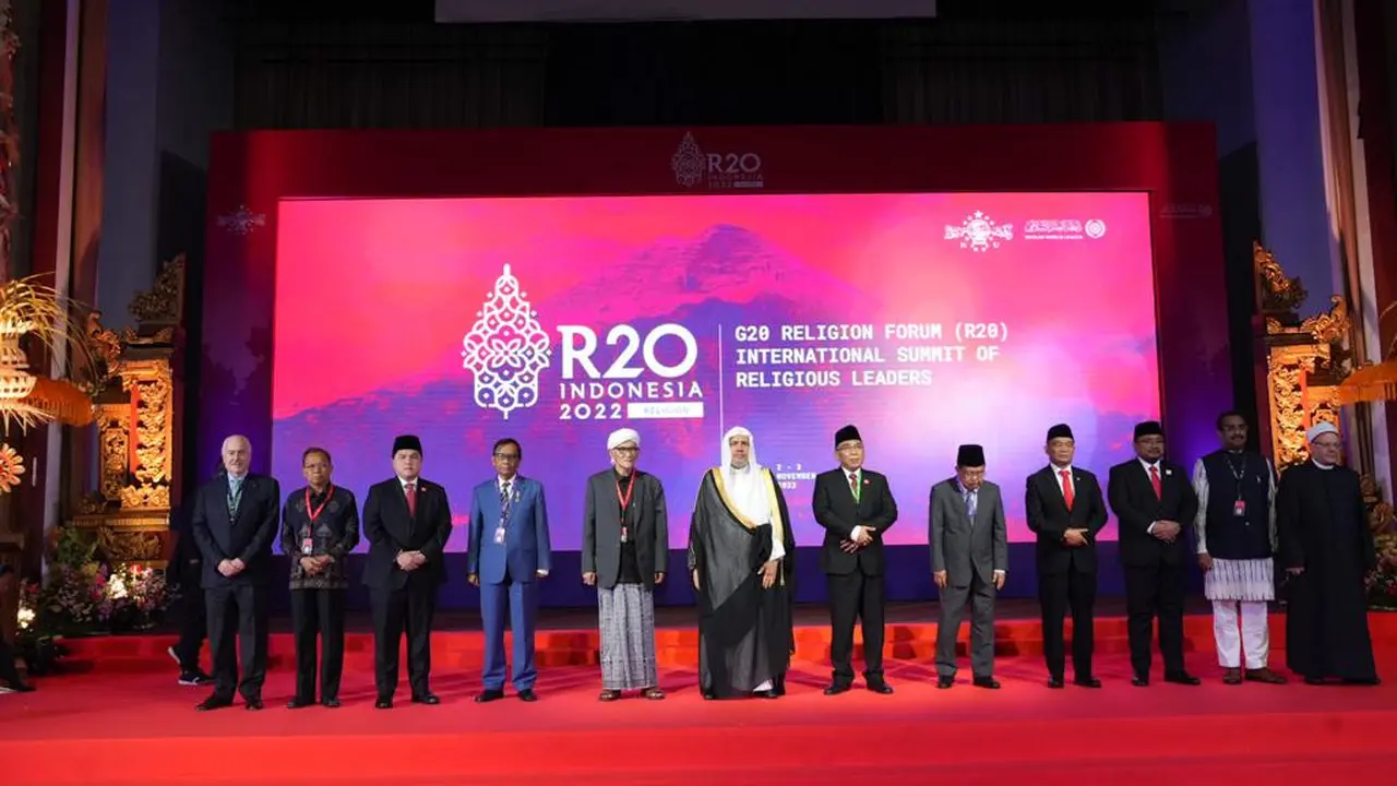 Menteri BUMN Erick Thohir menghadiri Konferensi Tingkat Tinggi (KTT) Internasional Para Pemimpin Agama atau R20 Indonesia 2022 di Hotel Grand Hyatt, Kabupaten Badung, Bali, Rabu (2/11/2022). (Photo credit : Kementerian BUMN)