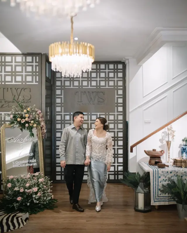 Sering roasting Gen Z kini punya pasangan beda 13 tahun, ini 7 momen lamaran Oza Rangkuti dan Aisha