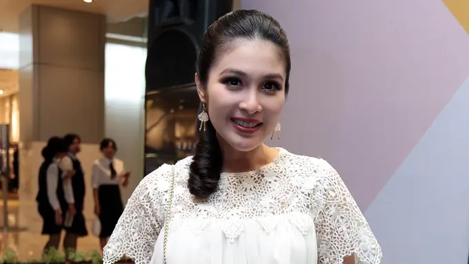 [Bintang] Artis dengan poni tail