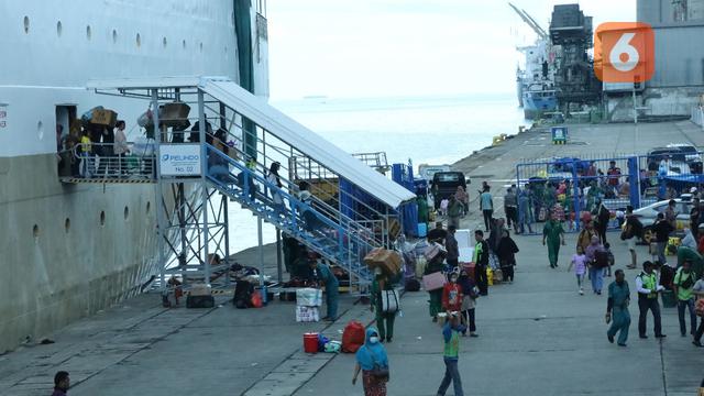 Arus mudik di pelabuhan Makassar (Liputan6.com/Fauzan)