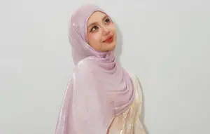 Potret Ghea Indrawari Berhijab Saat Manggung di Tasikmalaya