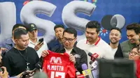 Momen Ridwan Kamil Beli Jersey Persija di JCC