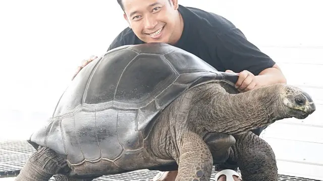 Pecinta Hewan, Ini 6 Potret Denny Cagur Bareng Hewan Peliharaannya yang Tak Biasa