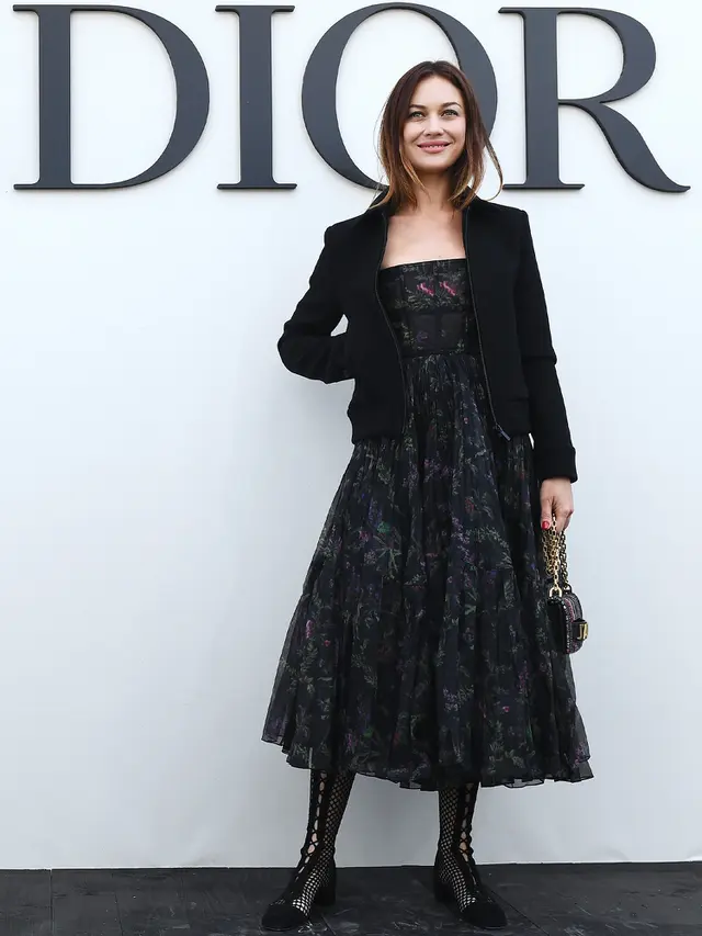 Bintang Film James Bond Olga Kurylenko Positif Corona