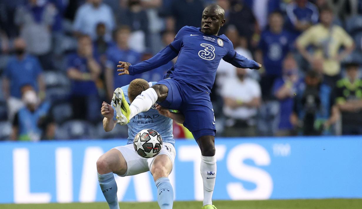 N'Golo Kante - Tak perlu diragukan lagi aksinya di lapangan terutama saat final Liga Champions kontra City. Kante bergerak dengan sangat efektif dan sukses membuat lini tengah Manchester City tidak berkutik. (Carl Recine/Pool via AP)