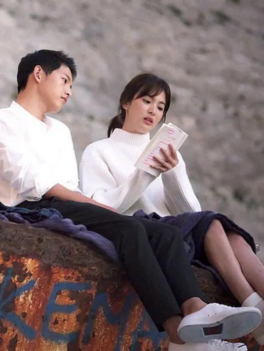 Menuju hari bahagianya bersama Song Joong Ki, Song Hye Kyo tentu disibukan dengan berbagai persiapan. Hal ini lah yang membuat dirinya jarang terlihat di hadapan publik dan bertemu para penggemarnya.  (Instagram)