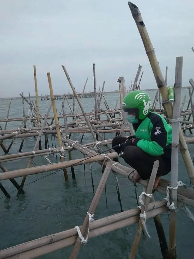 Sepi Orderan, 6 Aksi Driver Ojek Online Mainan Isi Waktu Luang Ini Kocak