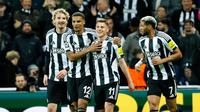 Selebrasi pemain Newcastle United merayakan gol Harvey Barnes (11) ke gawang Benfica di Liga Champions. (Richard Sellers/PA via AP)