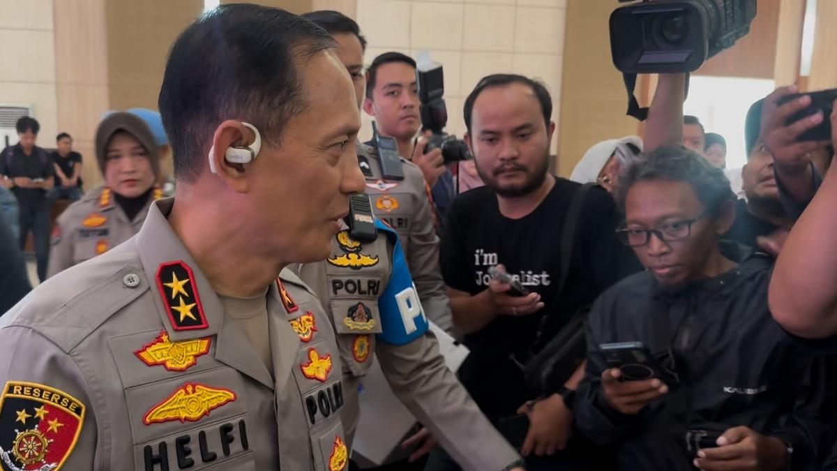 Kayu Gelondongan dari Kapal Tongkang yang Terdampar di Pesisir Barat Lampung Bukan Ilegal, Ini Penjelasannya