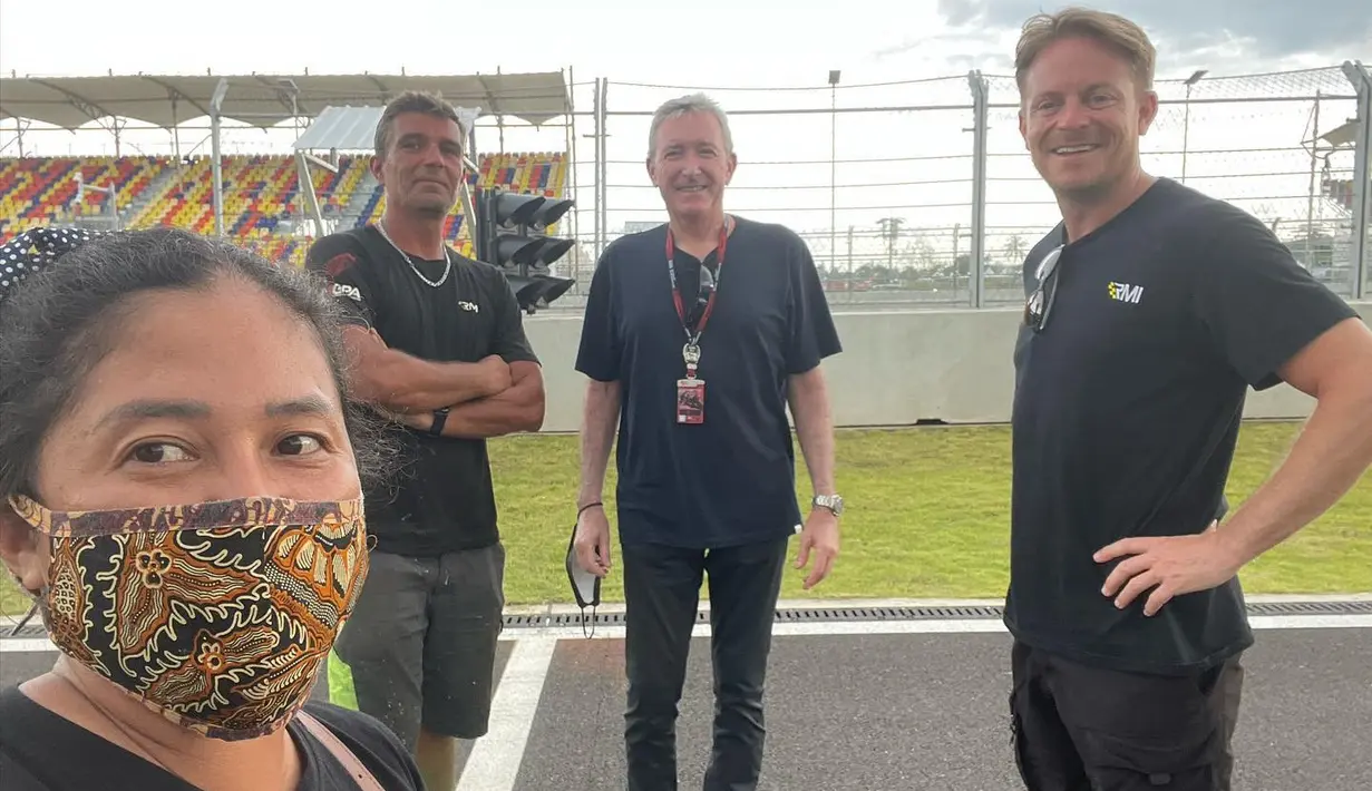 Sosok Rara direkomendasikan oleh Menteru BUMN Erick Tohir untuk menangani cuaca selama MotoGP Mandalika 2022 digelar. (Foto: Facebook/ Cahaya Tarot)