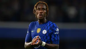 Como Capai Kesepakatan Rekrut Trevoh Chalobah dari Chelsea