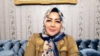 Kades Wiwin Hina Nasi Berkat di Pelantikan Bupati Bogor, Kena Tegur hingga Buat Klarifikasi. (Dok: TikTok @ratuwk1414)