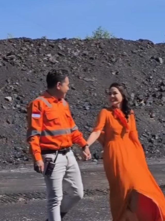 Potret Putri Isnari dan Abdul Aziz melakukan pemotretan prewedding (Sumber: Instagram/m.nurjamila)