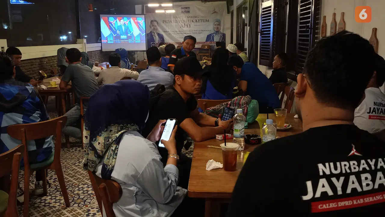Suasana Nobar Pidato Politik AHY Di Kota Serang, Banten. (Jumat, 14/07/2023). (Yandhi Deslatama/Liputan6.com).