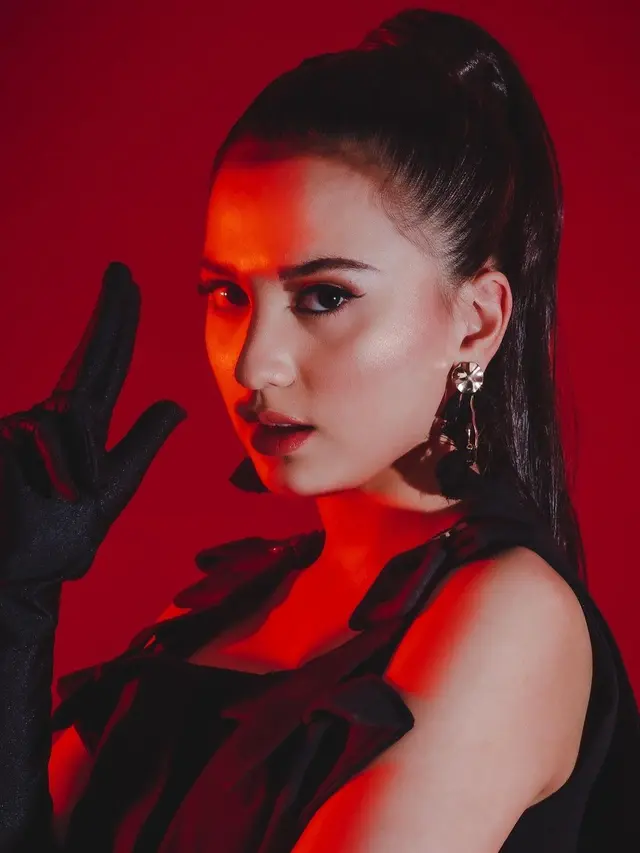 Main Film Catatan Si Boy, Ini 7 Pemotretan Naimma Aljufri yang Selalu Menawan