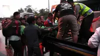 Tiga orang meninggal dunia akibat kecelakaan beruntun di Puncak, Bogor (Liputan6.com/Achmad Sudarno)