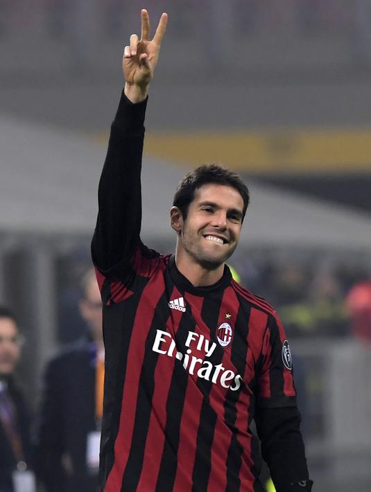 2. Kaka - Ternyata Kaka juga memikirkan urusan duniawi. Terbukti pemain tampan tersebut memboyong pesawat jet seharga 5,7 Juta Euro yang bernama Cessna Citation CJ3 Plus. (AFP/Miguel Medina)