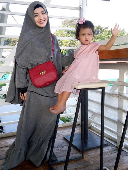 Berhijab Syari Tiru Gaya 8 Selebriti Ini Yang Super Modis News