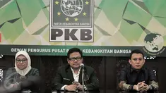 Ketua Steering Comittee Mukernas PKB Ida Fauziah, Ketua Umum DPP Partai Kebangkitan Bangsa (PKB) Muhaimin Iskandar, Sekjen PKB Abdul Kadir Karding (ki-ka) menyampaikan persiapan Musyawarah Kerja Nasional PKB, Jakarta, (2/2). (Liputan6.com/JohanTallo)