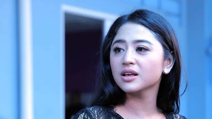 [Bintang] Dewi Perssik