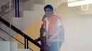 Mantan Kepala Dinas Pengelolaan Keuangan dan Aset Daerah (DPKAD) Kota Bandung, Herry Nurhayat tiba di Gedung KPK, Jakarta, Rabu (4/3/2020). Herry diperiksa sebagai tersangka kasus suap pengadaan tanah untuk Ruang Terbuka Hijau (RTH) di Pemkot Bandung tahun 2012 dan 2013. (merdeka.com/Dwi Narwoko)