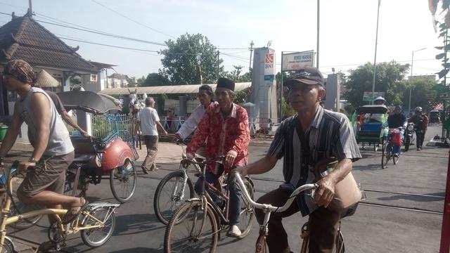 31+ Gambar Kartun Sedang Naik Sepeda - Kumpulan Kartun HD