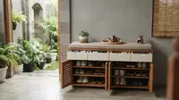 10 Cara Menyimpan Sepatu di Teras agar Baunya Tidak Masuk Rumah dan Cegah Jamur