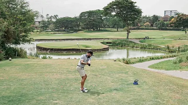 5 Momen Aryn Williams Bermain Golf, Gelandang Persebaya