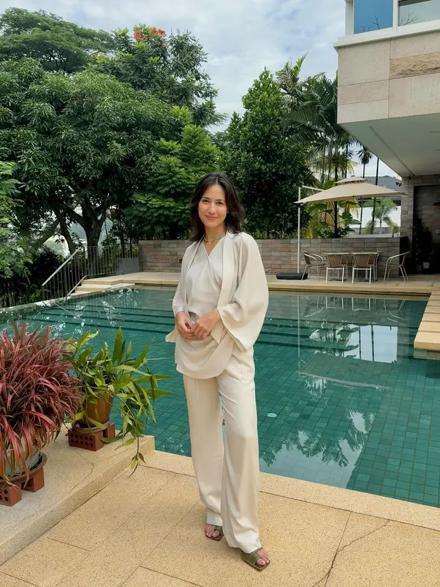 Baju Lebaran artis tanpa gamis