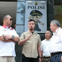 Ahmad Dhani di Polda Metro Jaya (Adrian Putra/bintang.com)