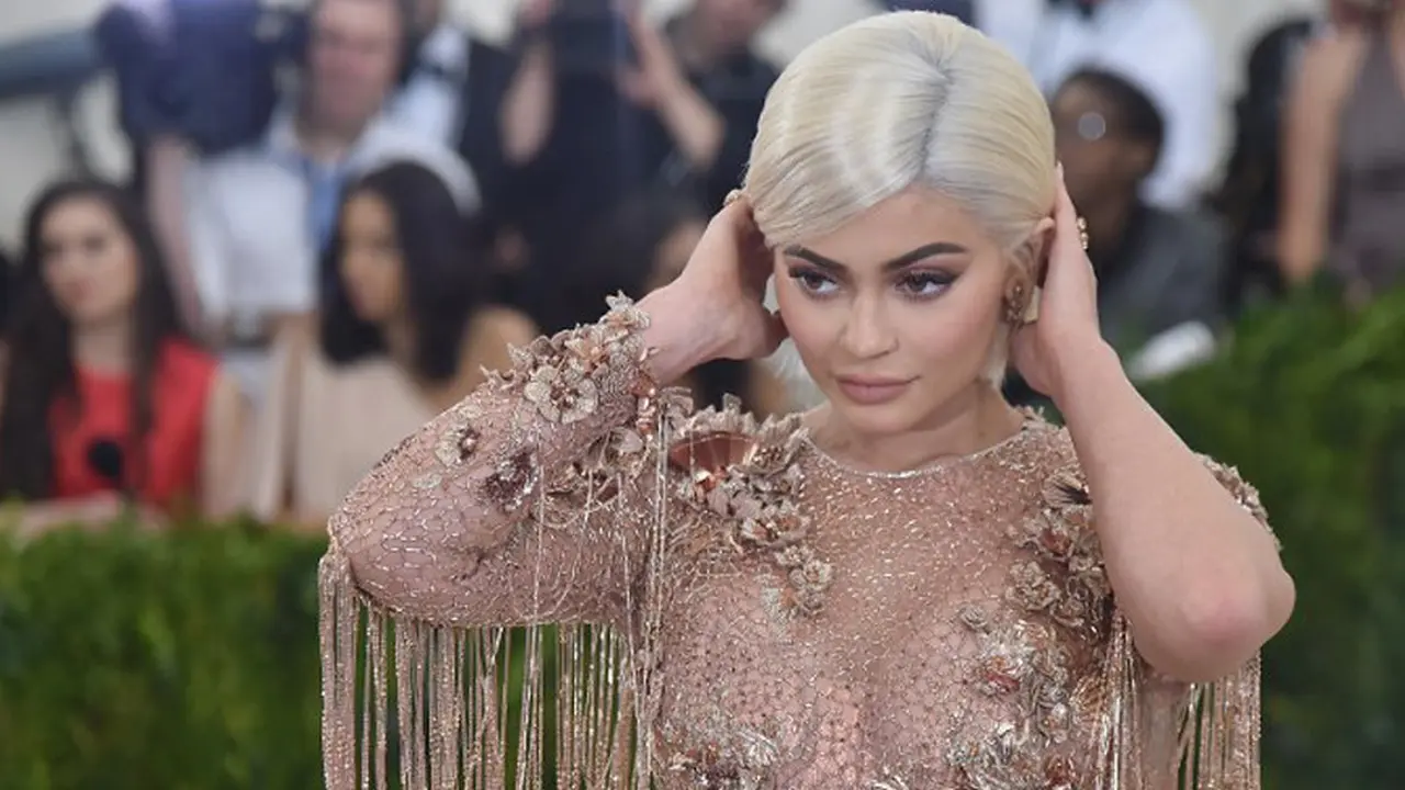 [Bintang] Kylie Jenner di Met Gala 2017