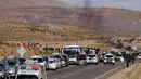 Kondisi jalan yang diblokade penambang independen pada aksi protes menuntut perubahan UU di Panduro, sekitar 160 km dari ibukota Bolivia, Kamis (25/8). Wakil Mendagri Bolivia tewas saat mencoba untuk berbicara dengan para penambang (REUTERS/David Mercado)