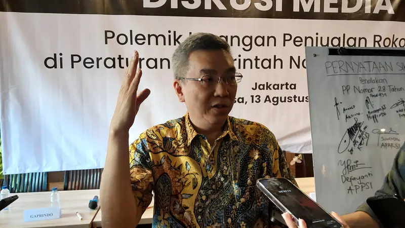 Ketua Umum Himpunan Peritel dan Penyewa Pusat Perbelanjaan Indonesia (Hippindo) Budiharjo Iduansjah dalam Diskusi Media di Jakarta, Selasa (13/8/2024). (Arief/Liputan6.com)